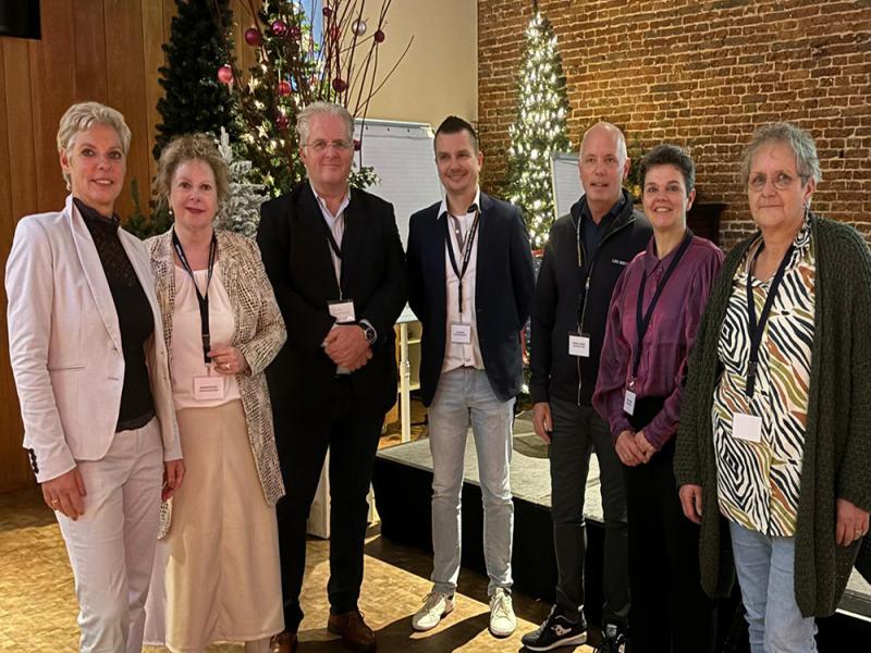 Foto: vertegenwoordigers van de deelnemende organisaties in Auberge de Rousch te Heerlen.